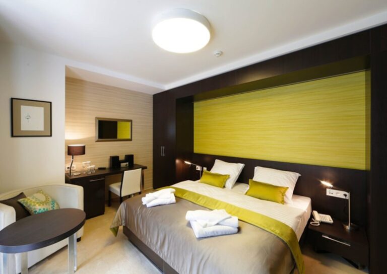 Detail tapety v hotelovej hale Zelená Lagúna