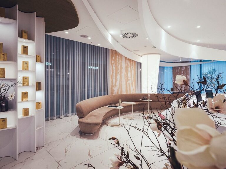 Klinika YES VISAGE Praha – tapety Arte a závesy Edmund Bell | Horus Trade