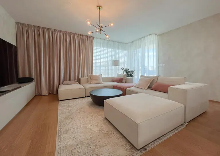 -62c300d2d360bc92561b6037