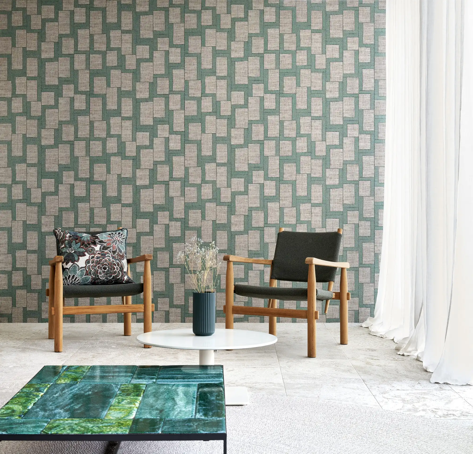 EssentialsTotem_EspartoAfricano_18940_Roomshot_Print_HR