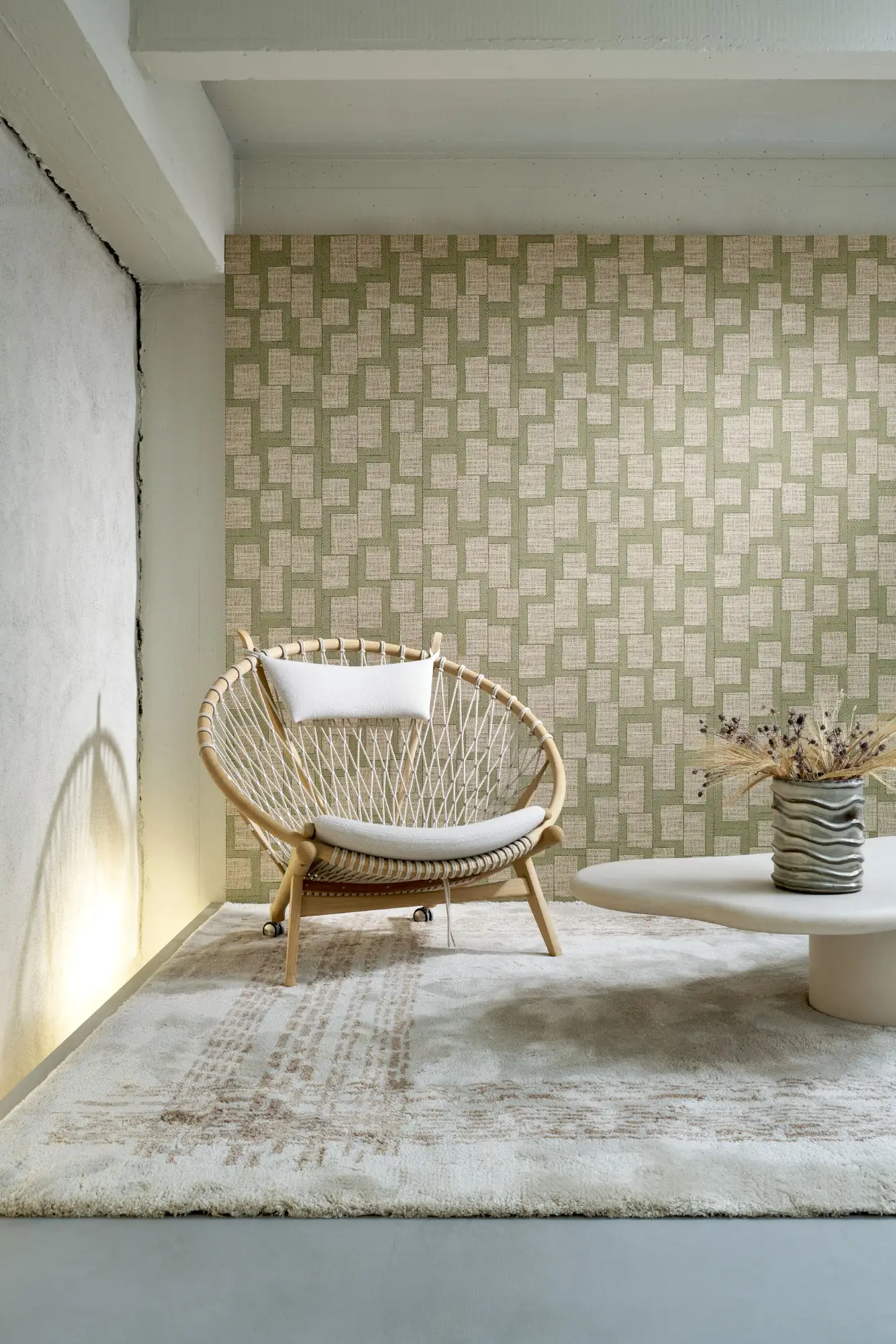 EssentialsTotem_EspartoAfricano_18945_Roomshot_Print_HR