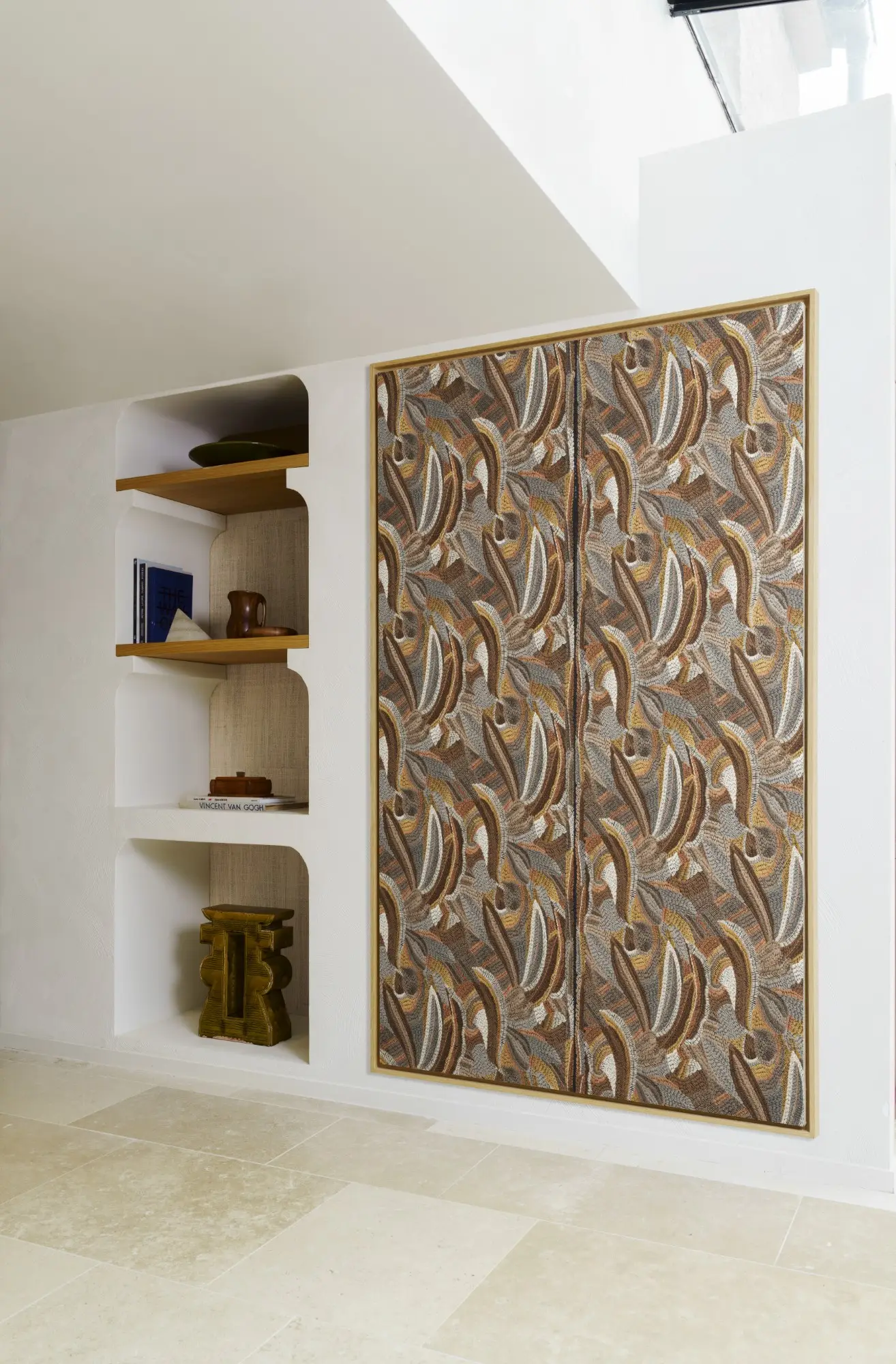 Melaky_Mandrava_40761_Roomshot_Print_HR
