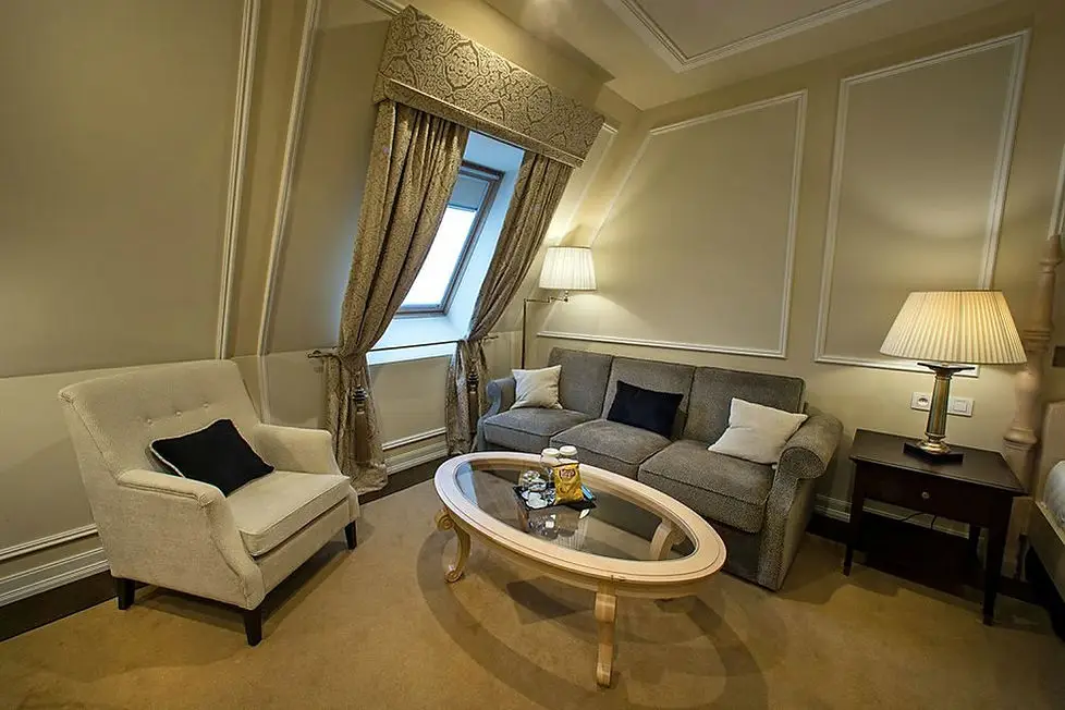 LOFT Hotel Bratislava – interiér s tapetami a textilom